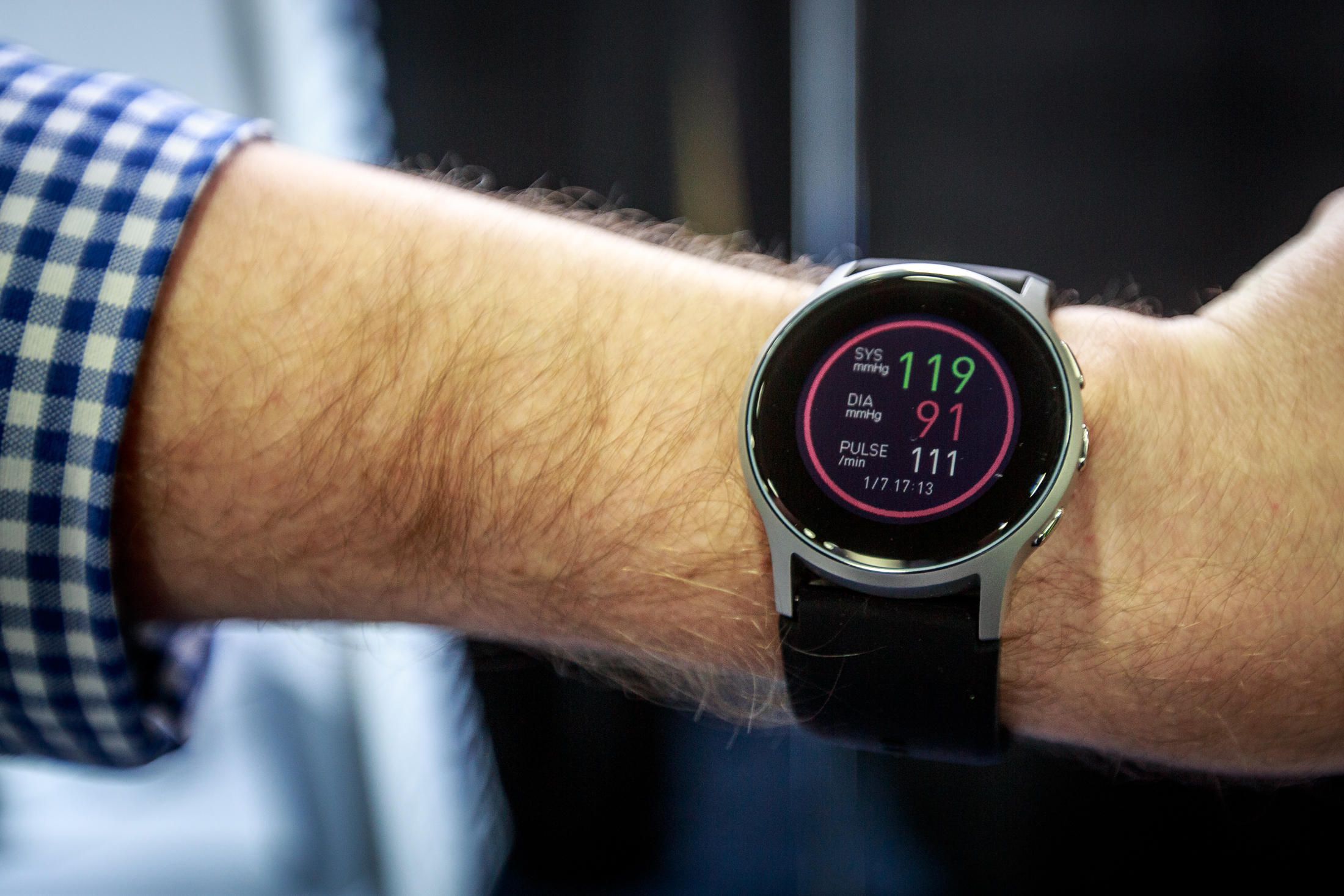 Omron HeartGuide Smartwatch 최초의 FDA 승인 혈압 모니터 장치?